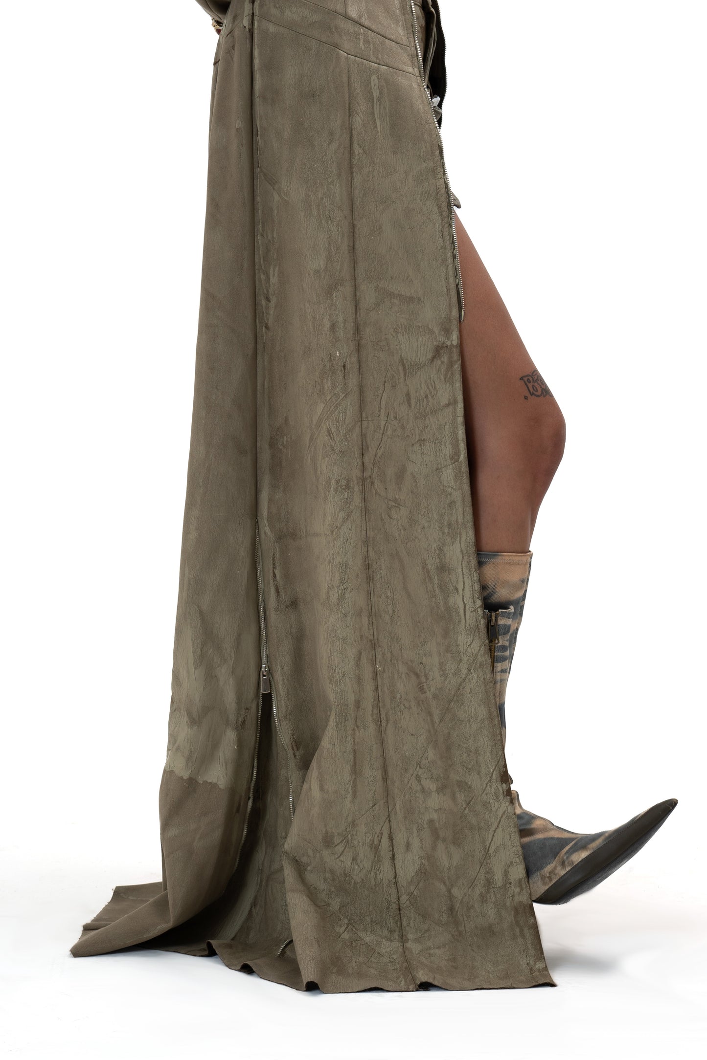 Long dress with CRACKED effect