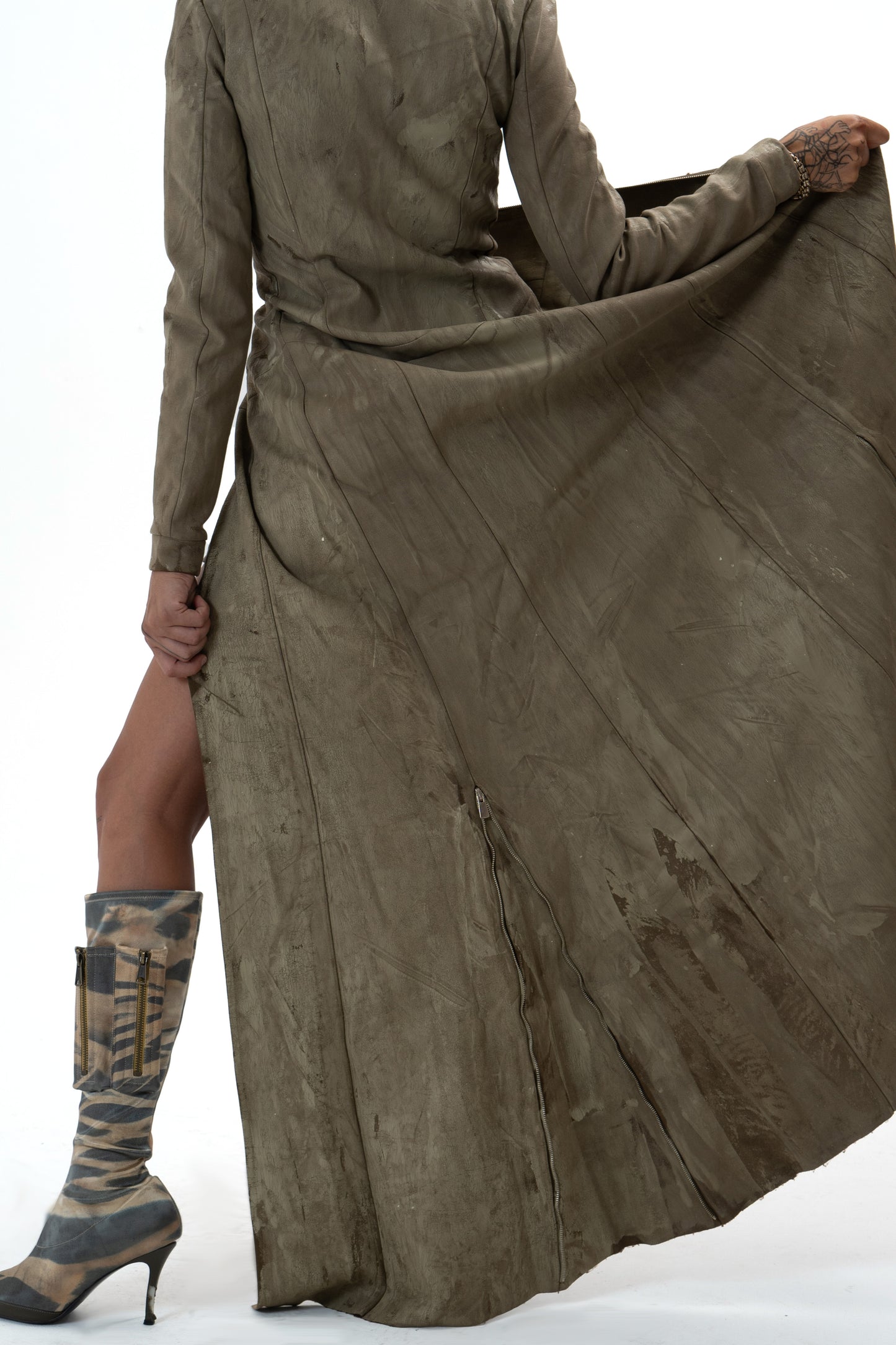 Long dress with CRACKED effect