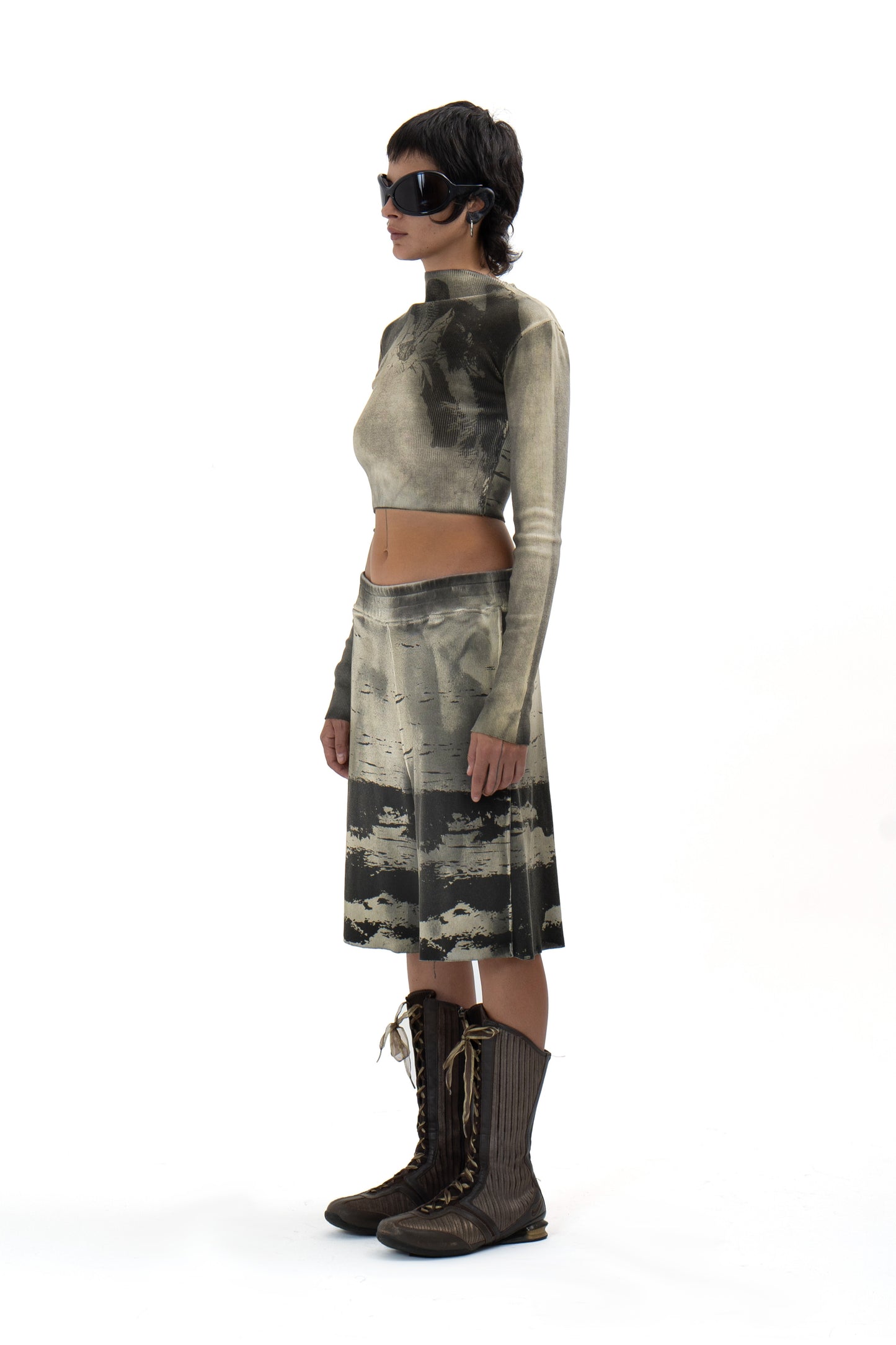 Long-Sleeve Crop Top with VEILED ANGEL Print