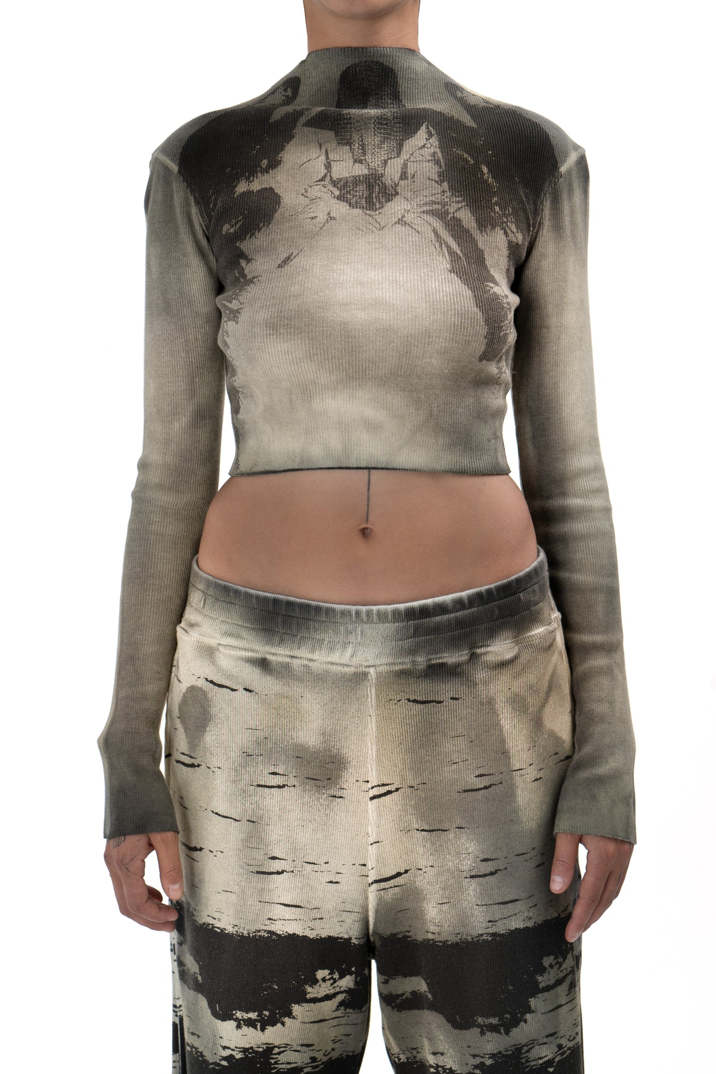 Long-Sleeve Crop Top with VEILED ANGEL Print