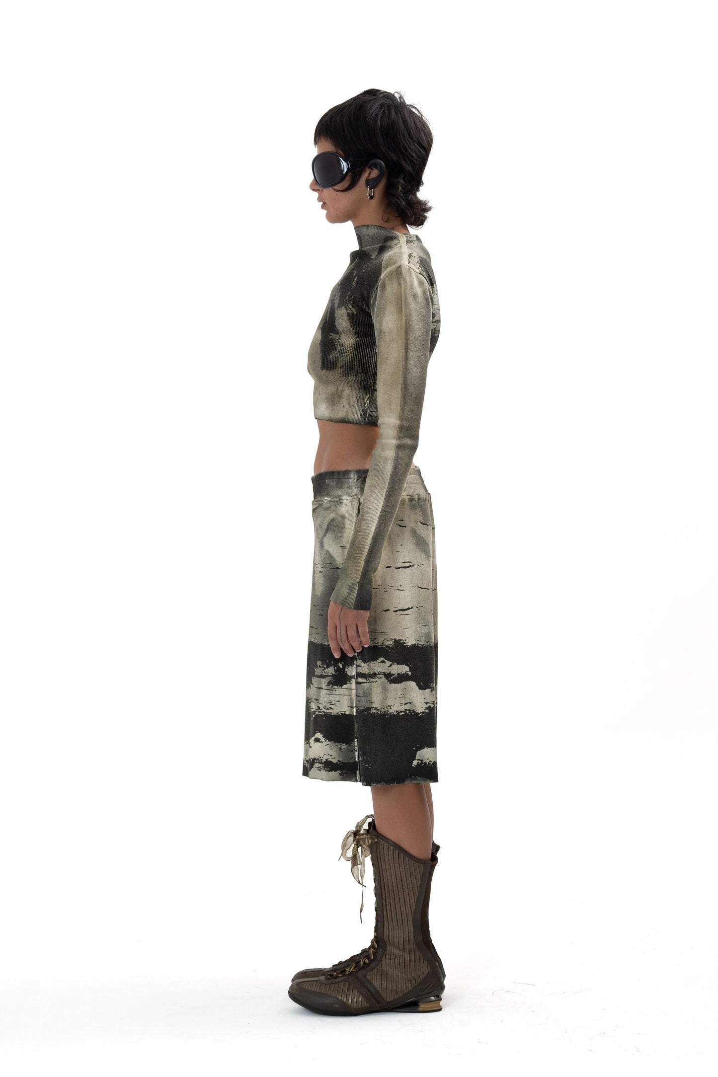 Long-Sleeve Crop Top with VEILED ANGEL Print