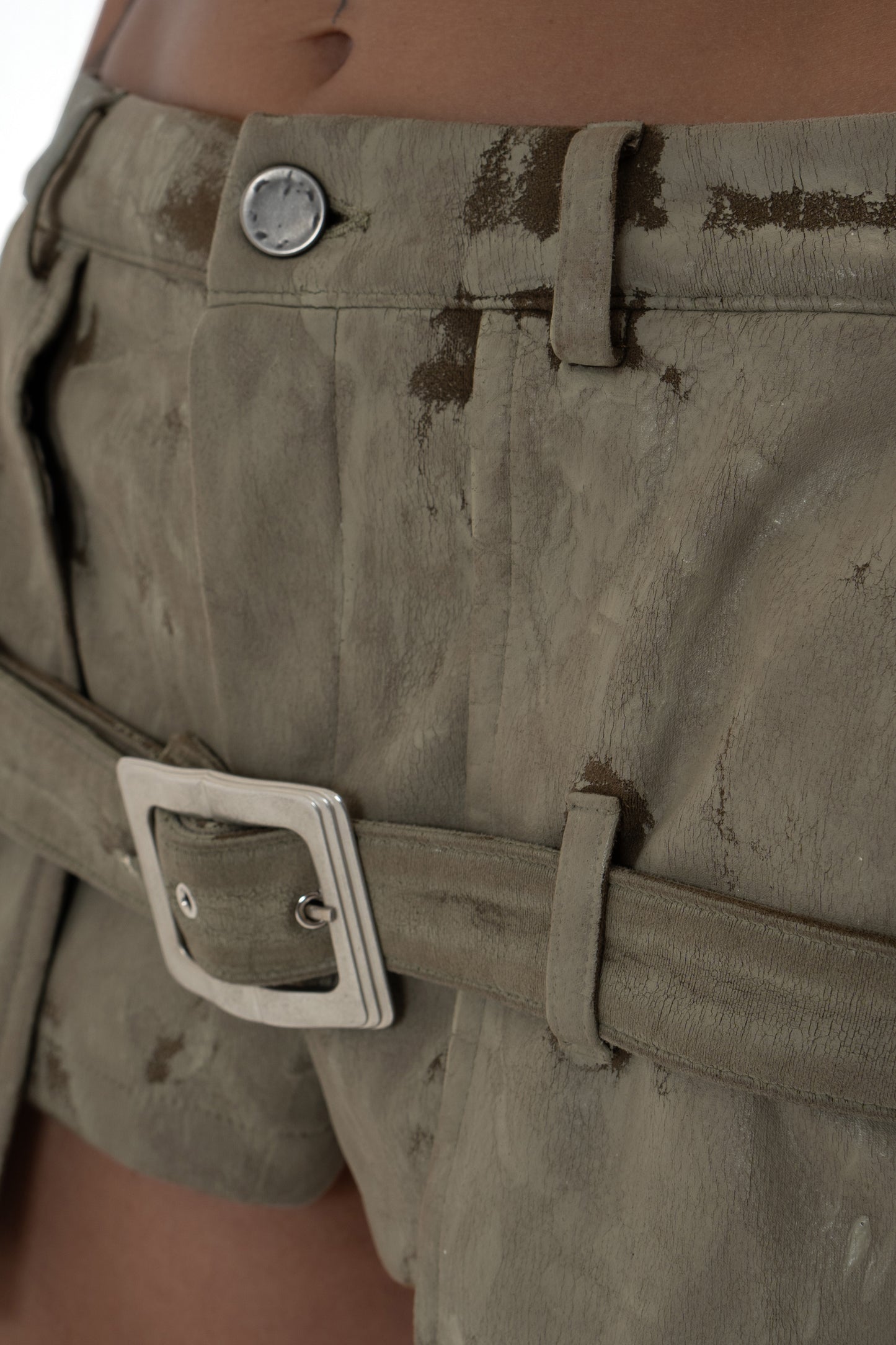 Shorts with belt CRACKED effect