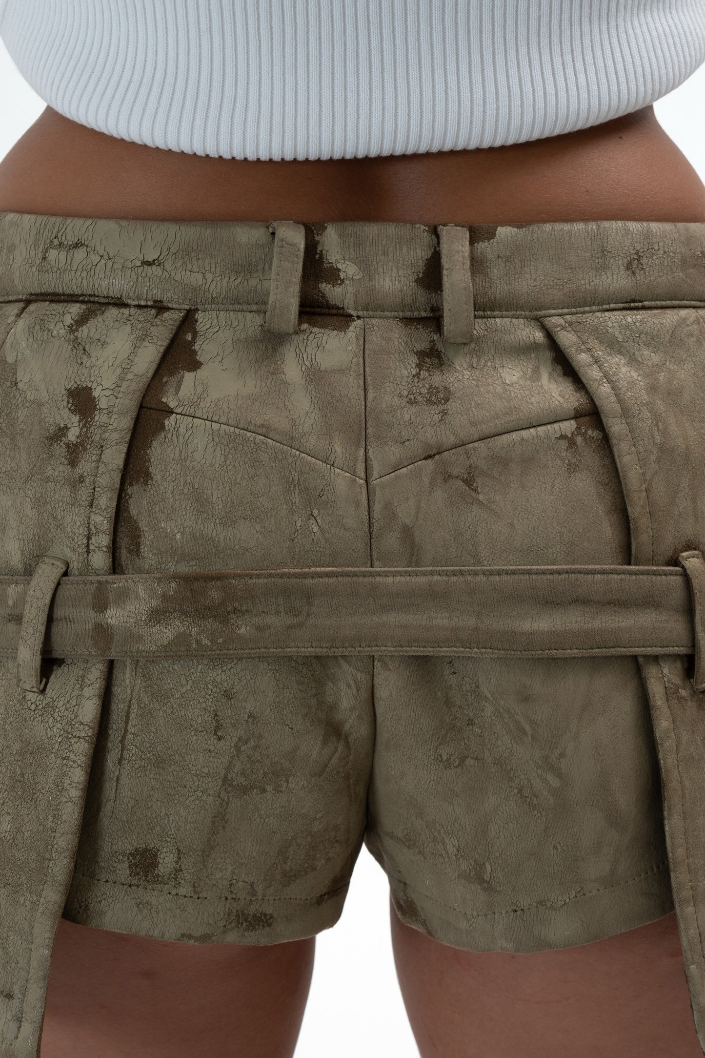 Shorts with belt CRACKED effect