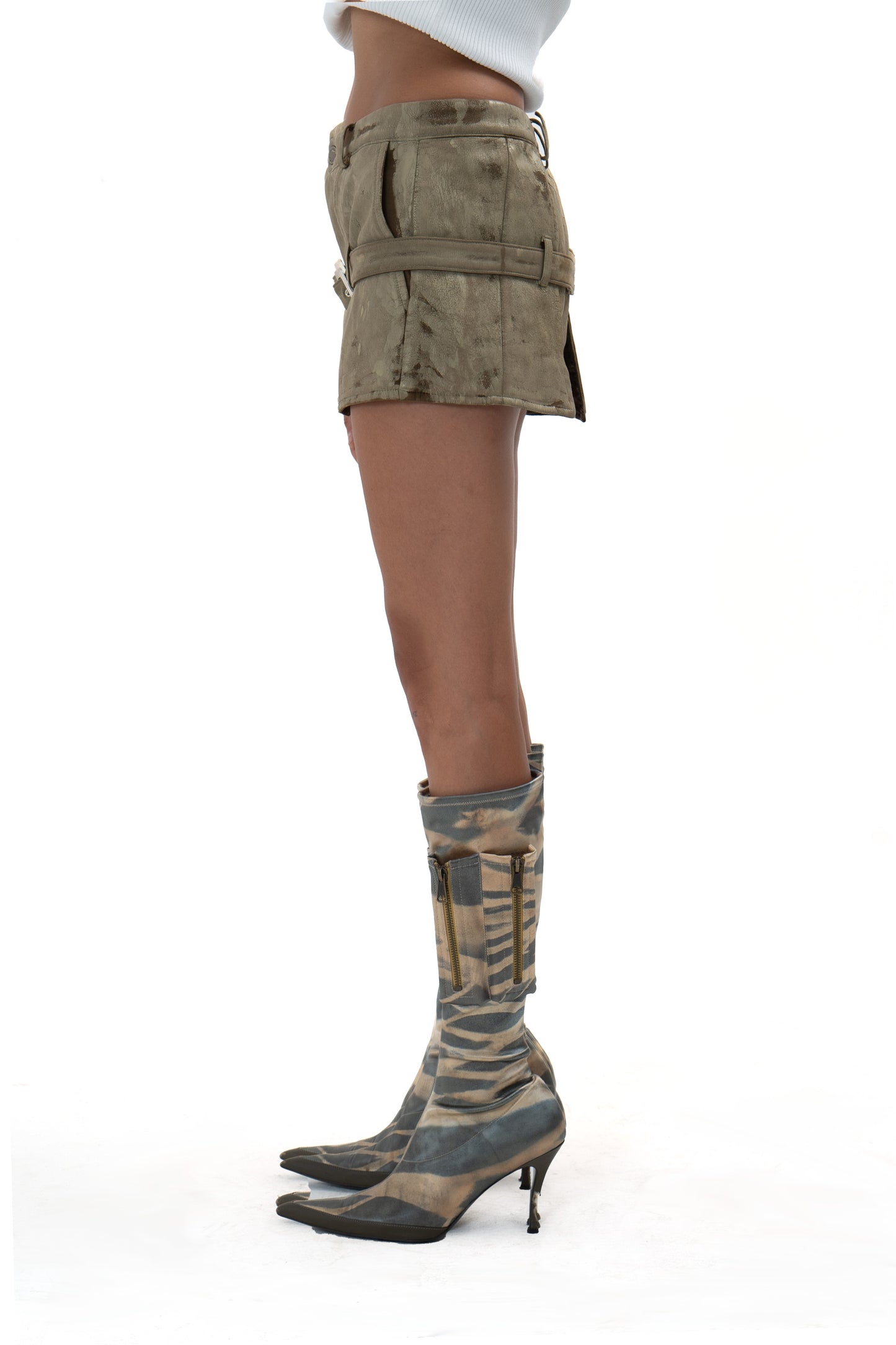Shorts with belt CRACKED effect